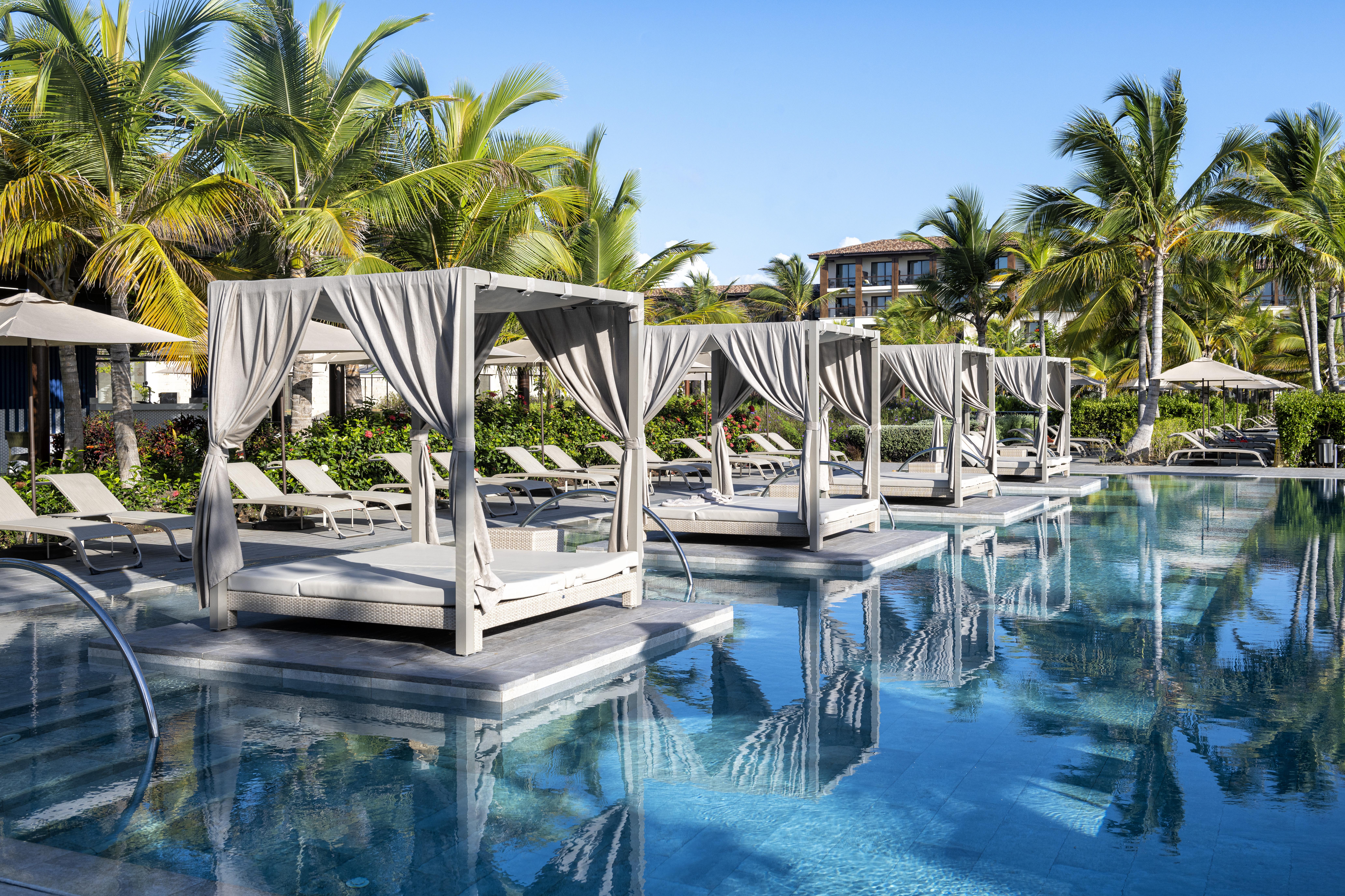Lopesan Costa Bavaro Resort, Spa & Casino Punta Cana Eksteriør billede The pool at the Four Seasons Resort Punta Cana