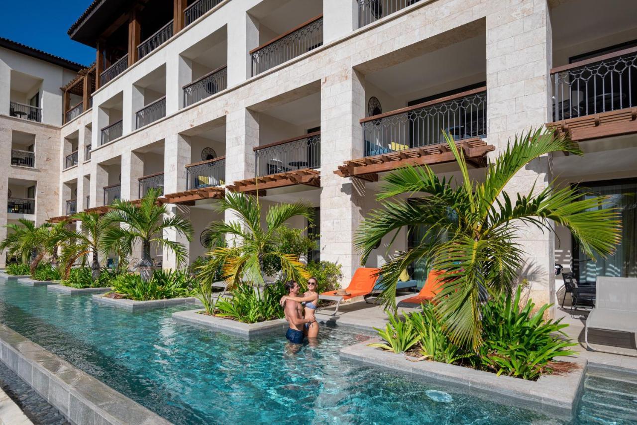 Lopesan Costa Bavaro Resort, Spa & Casino Punta Cana Eksteriør billede A swim-up room at Sandals South Coast