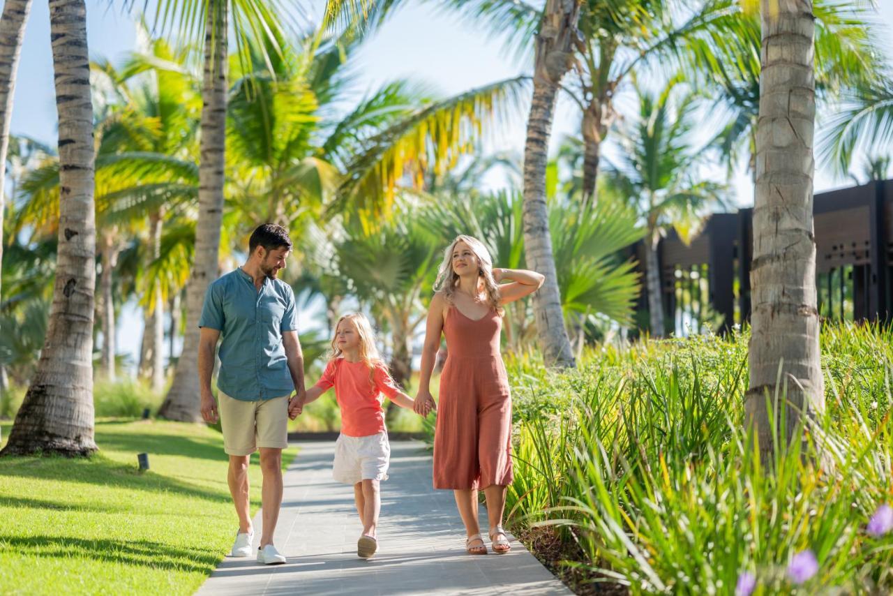 Lopesan Costa Bavaro Resort, Spa & Casino Punta Cana Eksteriør billede Family at the resort