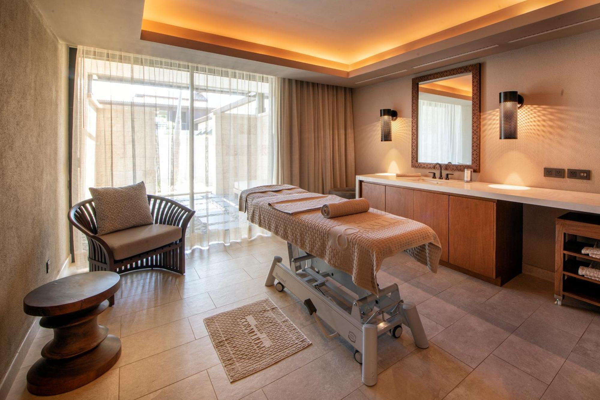 Lopesan Costa Bavaro Resort, Spa & Casino Punta Cana Eksteriør billede A treatment room at the spa